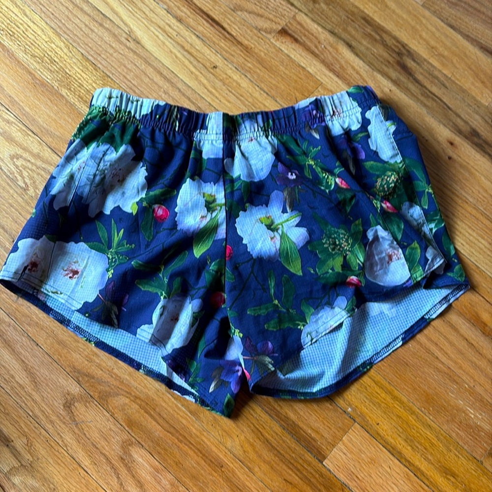 Oiselle Summer Distance Shorts - size 6 - EUC - ships free!